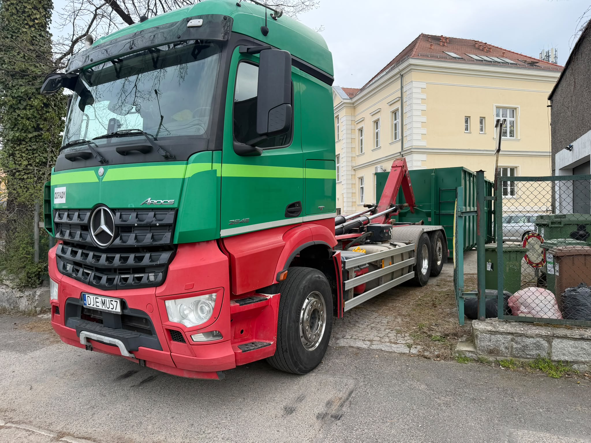 Hakowiec podczas realizacji zlecenia